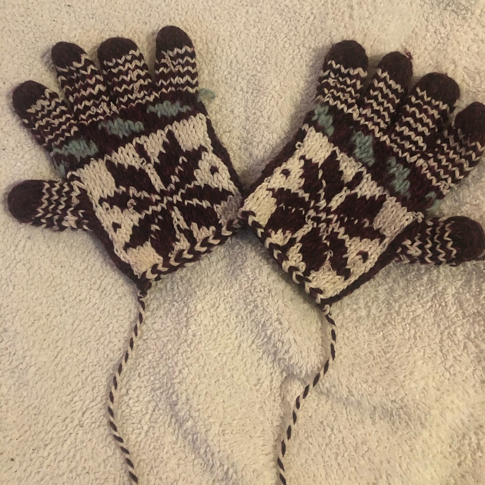 Bernie Mittens 🖤